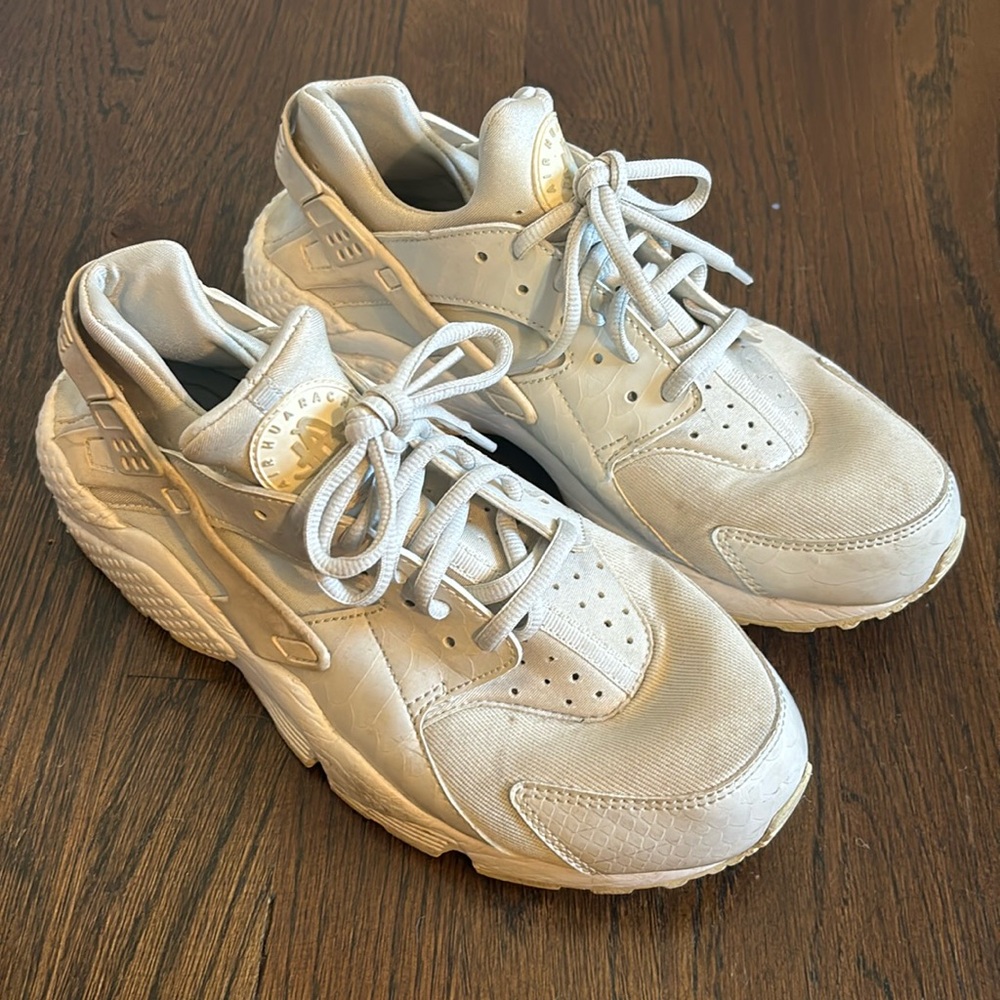 Nike Huarache in pearl white withh croc leather detail